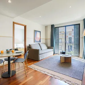 Aspasios Diagonal Art Apartment